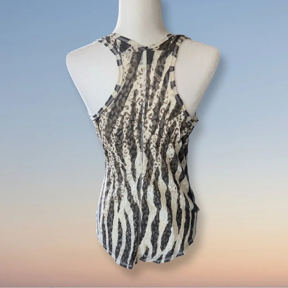 Daytrip Medium 2000s Y2K Animal print Tank top w/flat studs - Picture 3 of 3